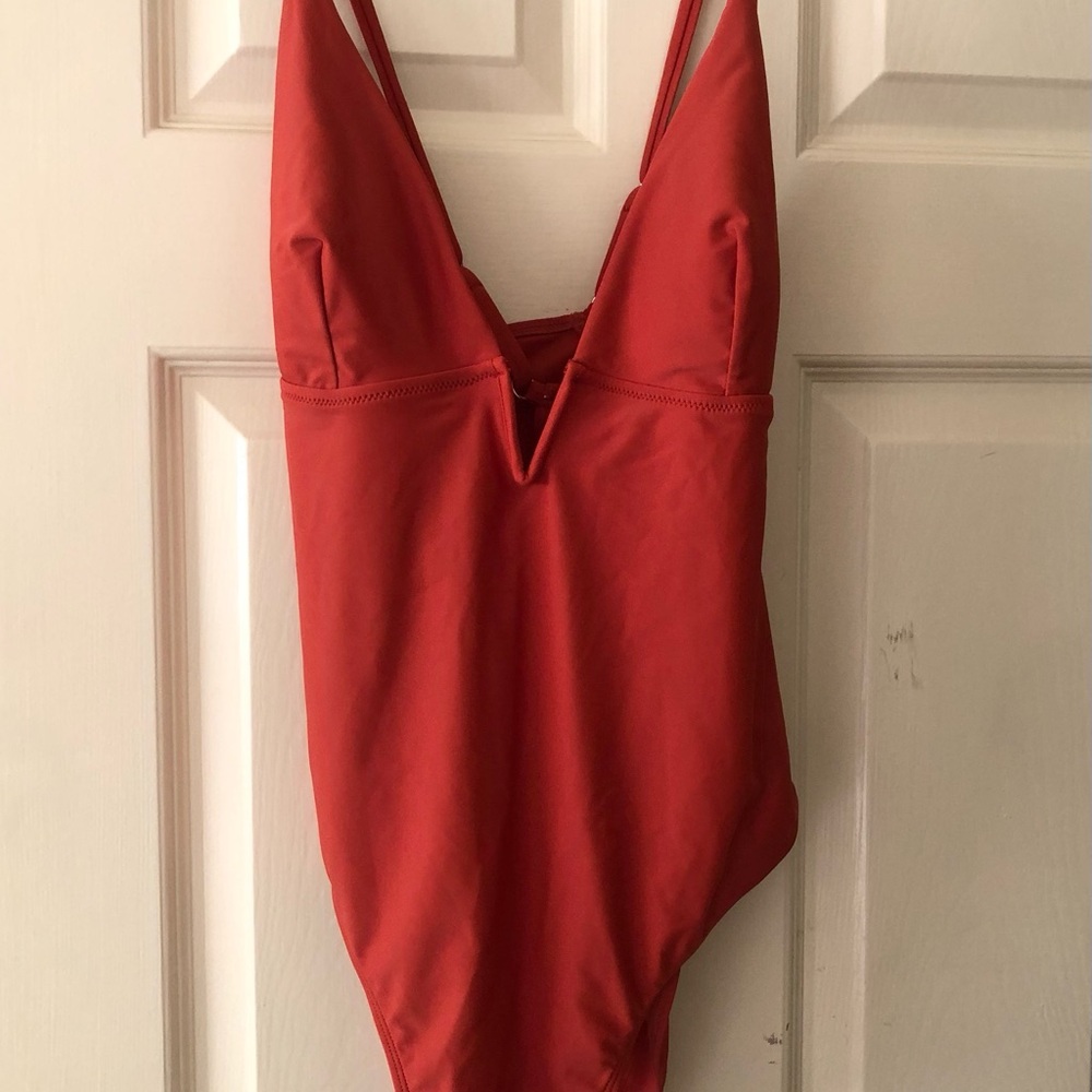 Cupshe One-Piece Swimsuit - Classic V-Neck